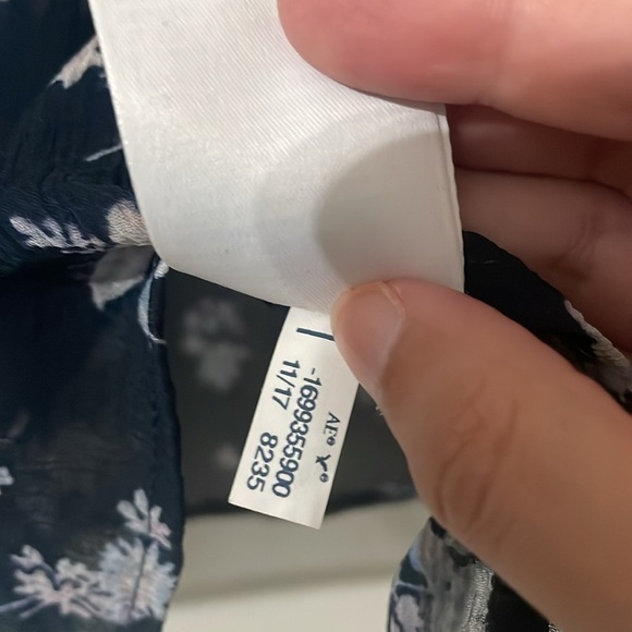American Eagle Outfitters White Floral and Blue Ruffled Sheer Blouse Size XL - Picture 12 of 14